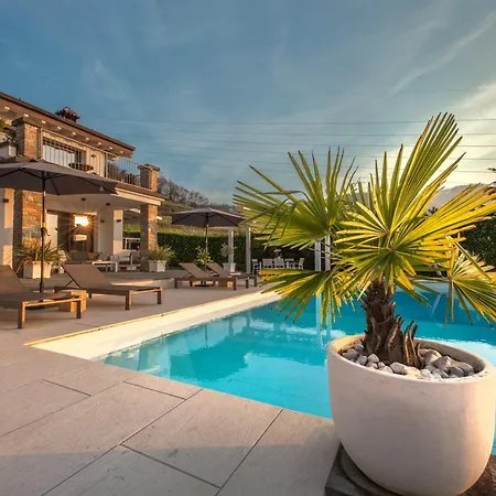 Luxury With Private Pool Villa Iseo